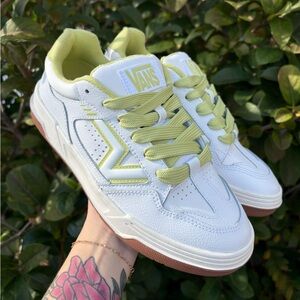 VANS Chunky Lime Green White Upland Low Top Sneaker Retro Women’s 9 Logo
